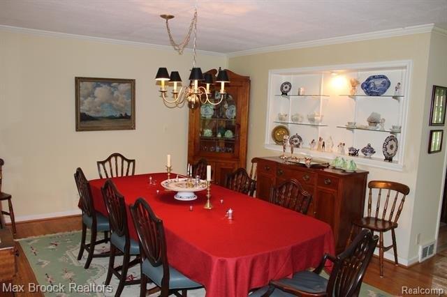 Lakeside Dr, Birmingham, MI 48009