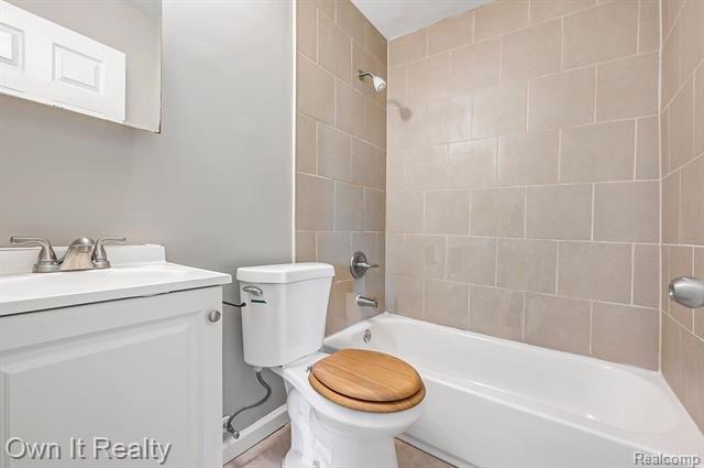 Pinecrest St, Taylor, MI 48180