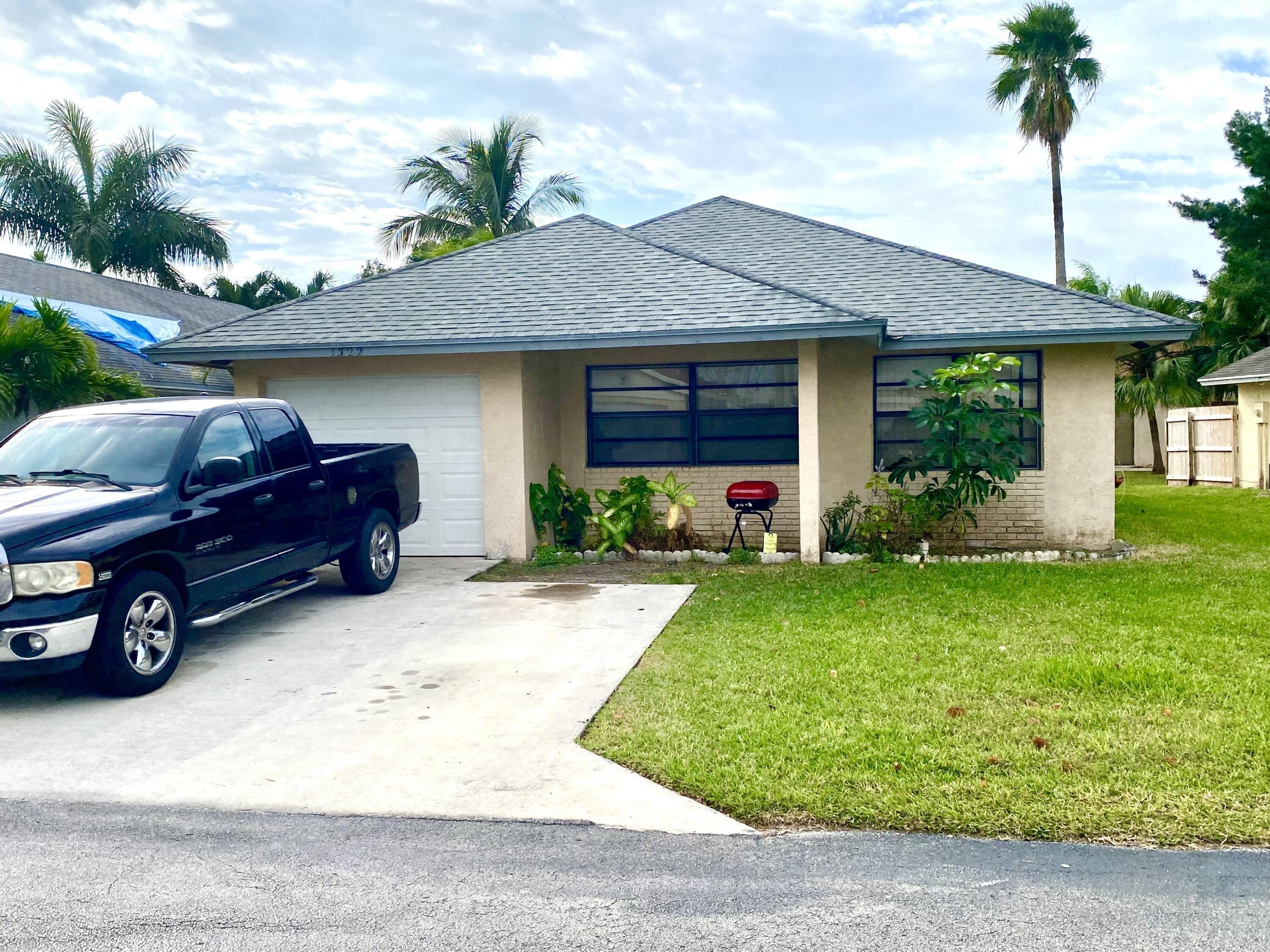 Pines Ln, West Palm Beach, FL 33415