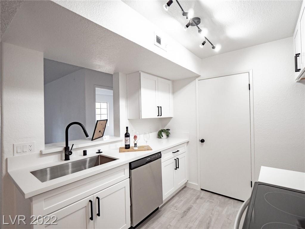 Mission Carmel Ln, Las Vegas, NV 89107