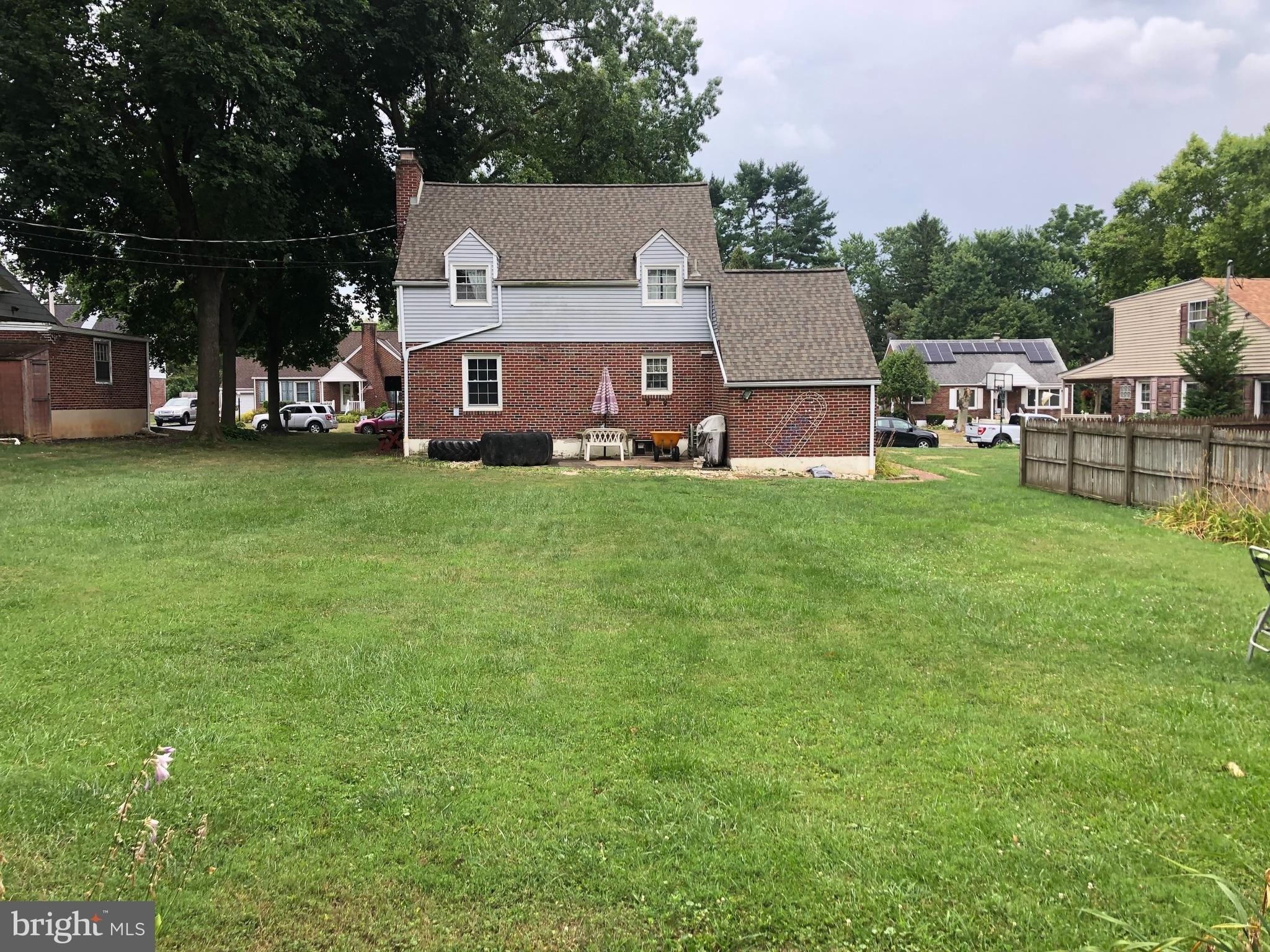 Acacia Ave, Reading, PA 19605