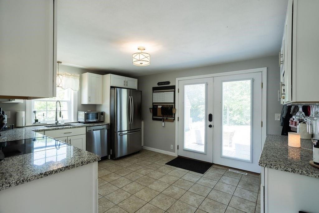 Ryan Cir, Rochester, NH 03867