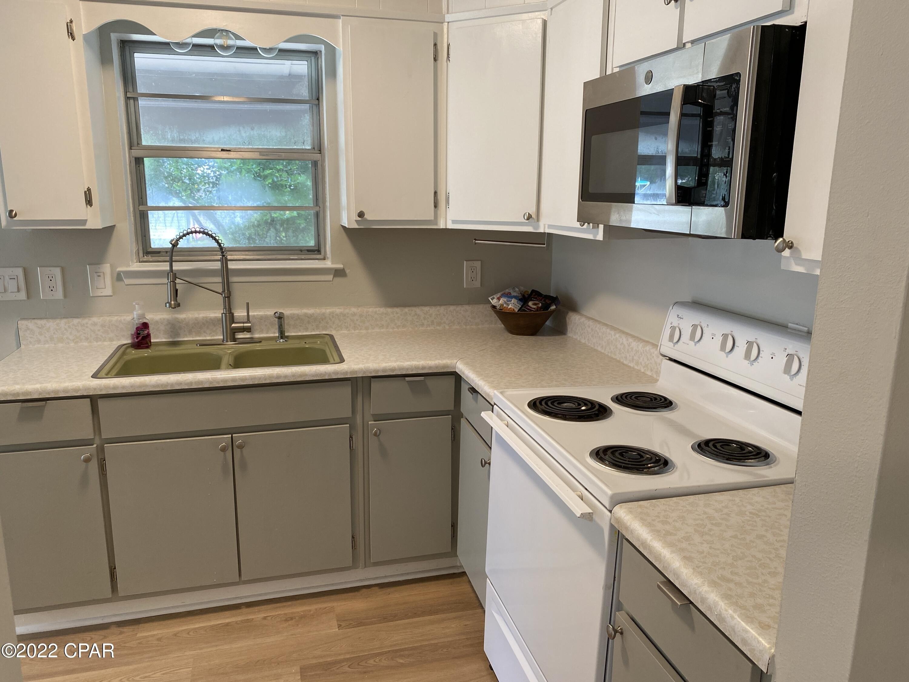 Grandview Ave, Valparaiso, FL 32580