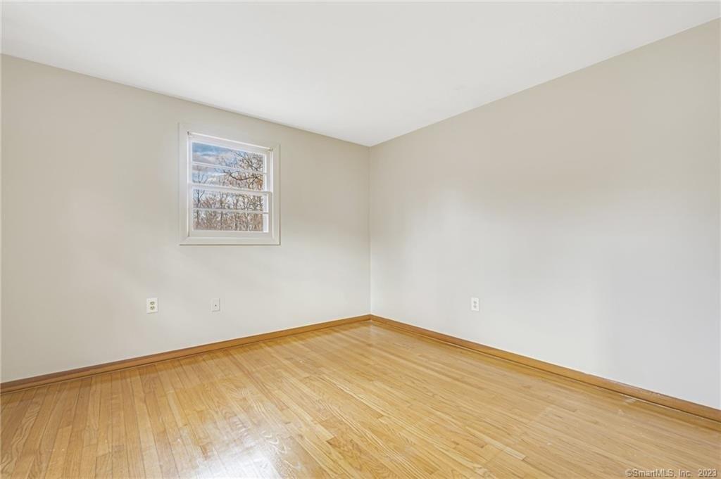 Willie Cir, Tolland, CT 06084