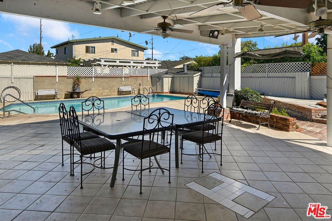 Corinth Ave, Los Angeles, CA 90066