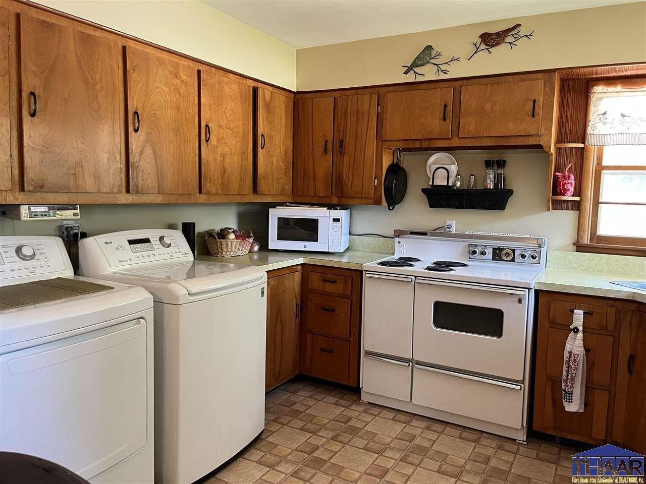 E Springhill Dr, Terre Haute, IN 47802