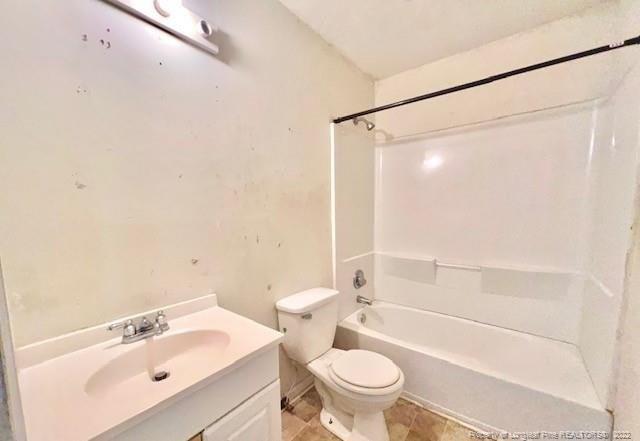 Rannock Dr, Fayetteville, NC 28304