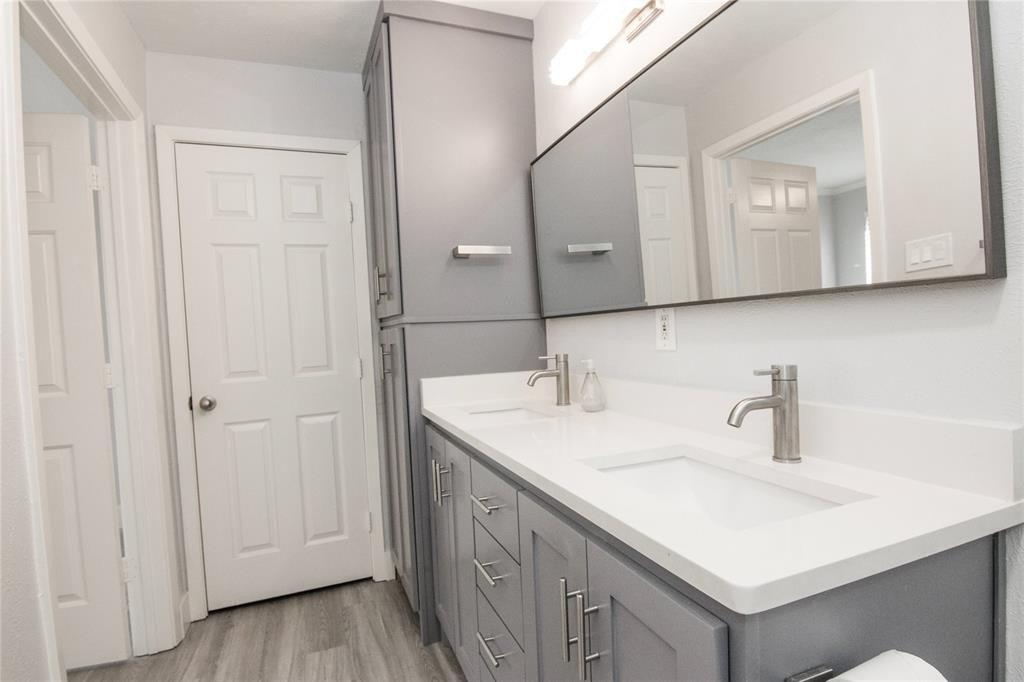 Clubview Dr, Carrollton, TX 75006