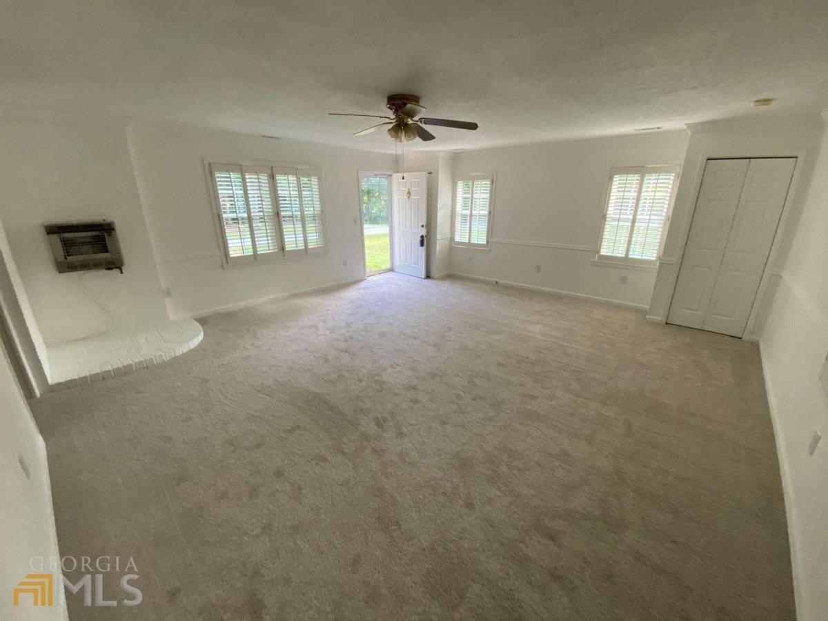 Edgewood Dr, Carrollton, GA 30116