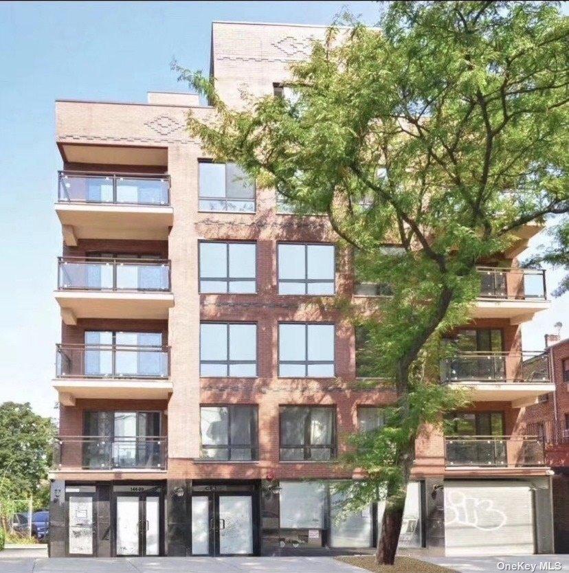 38th Ave, Flushing, NY 11354