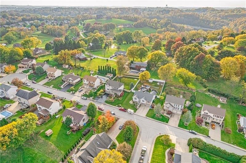 Dolores Dr, Irwin, PA 15642