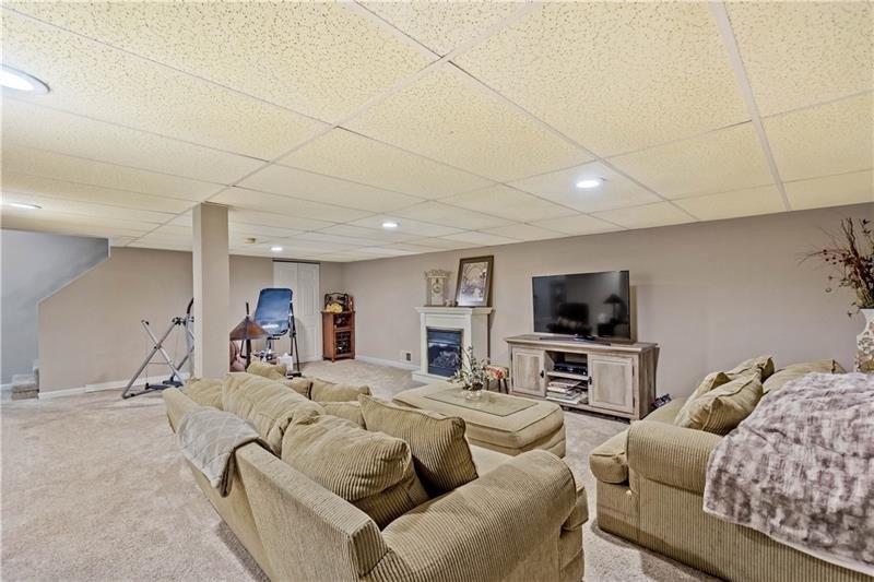 Ventura Dr, Pittsburgh, PA 15236