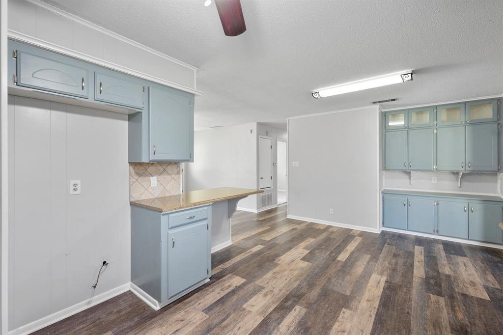 Bond St, Fairfield, TX 75840