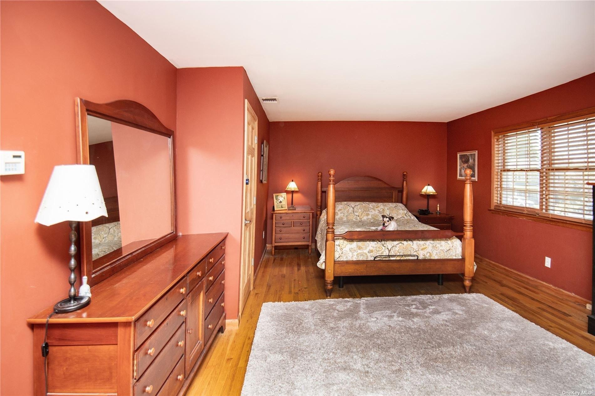 Willow Rd, New Hyde Park, NY 11040