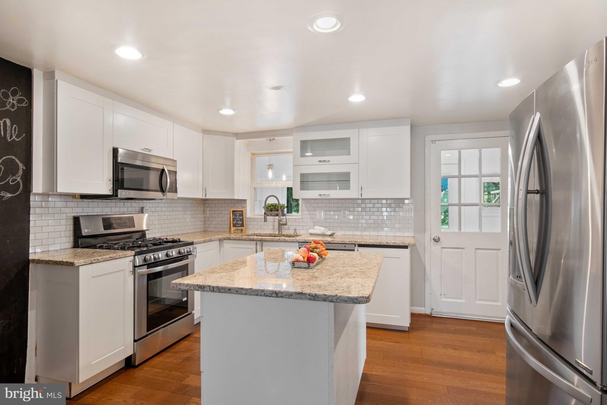 Holyoke Dr, Annandale, VA 22003