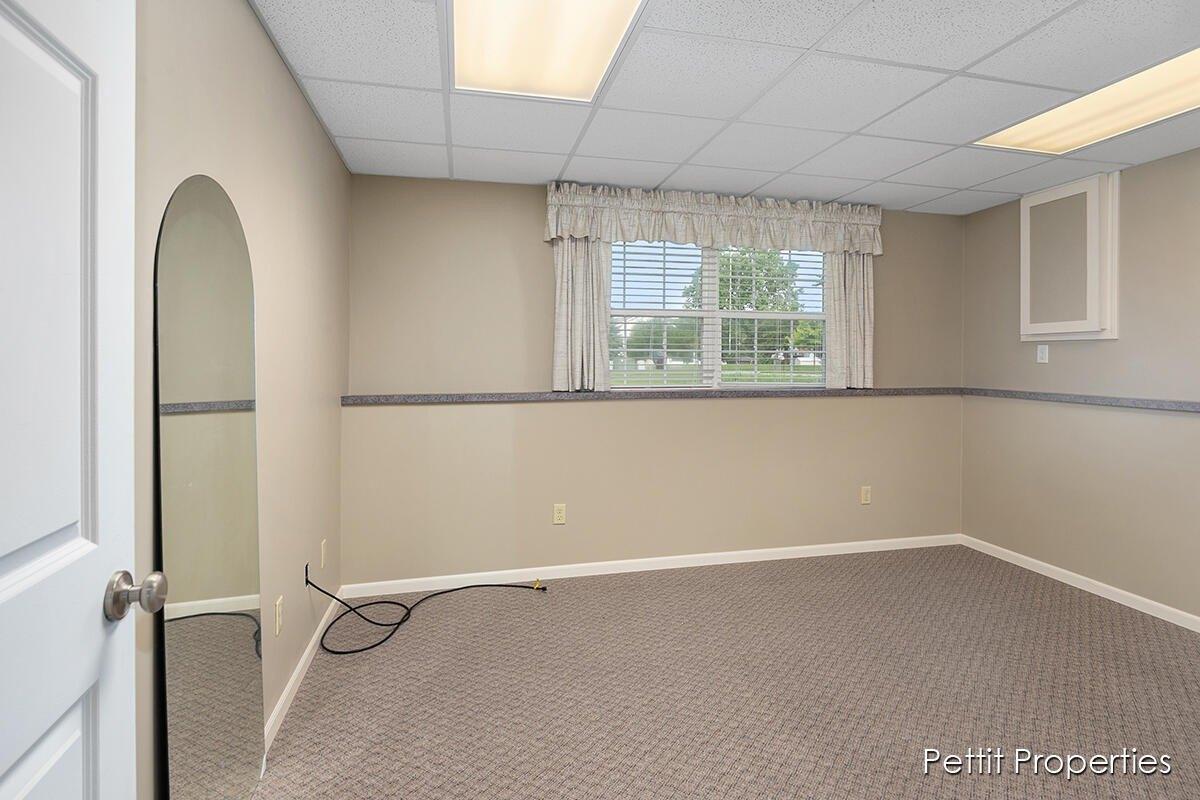 Taylor Ridge Dr Se, Grand Rapids, MI 49512