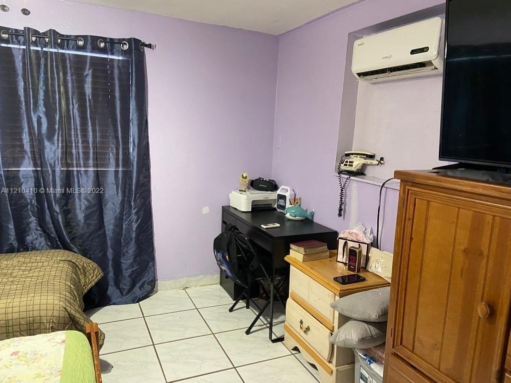 W 51st Pl, Hialeah, FL 33012