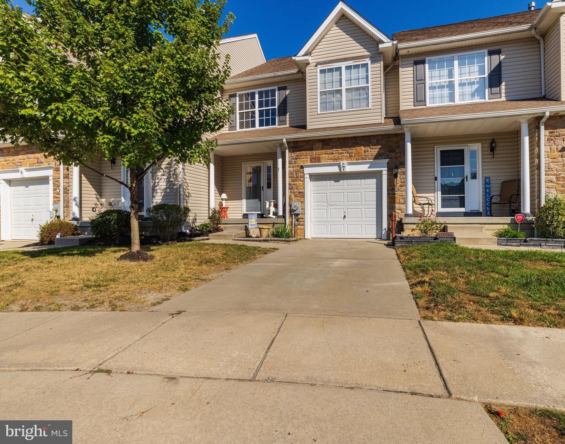 Wayne Ct, Blackwood, NJ 08012