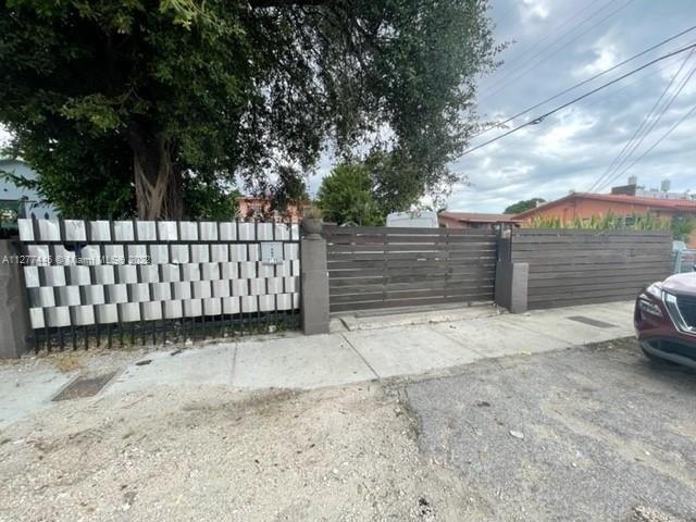 Nw 33rd St, Miami, FL 33142