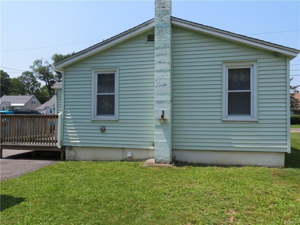 Burr Ave, New York Mills, NY 13417
