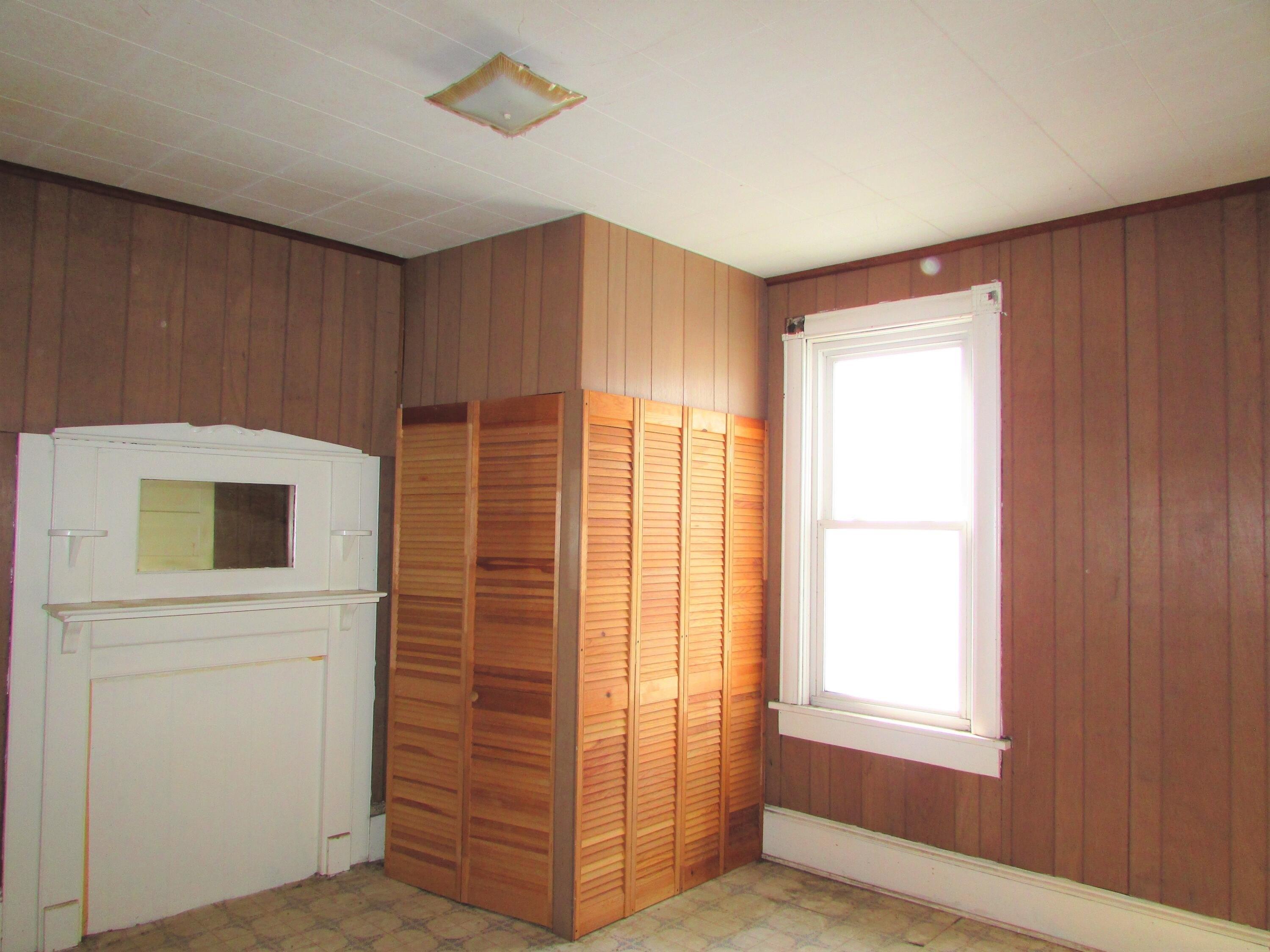 E C St, Elizabethton, TN 37643