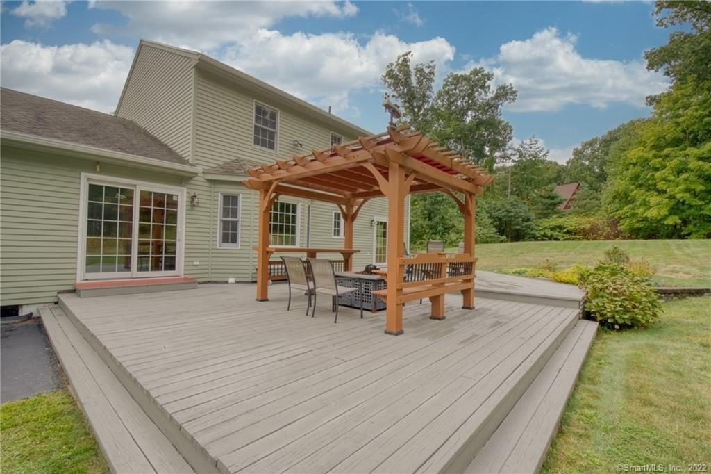 Sachem Dr, Middletown, CT 06457