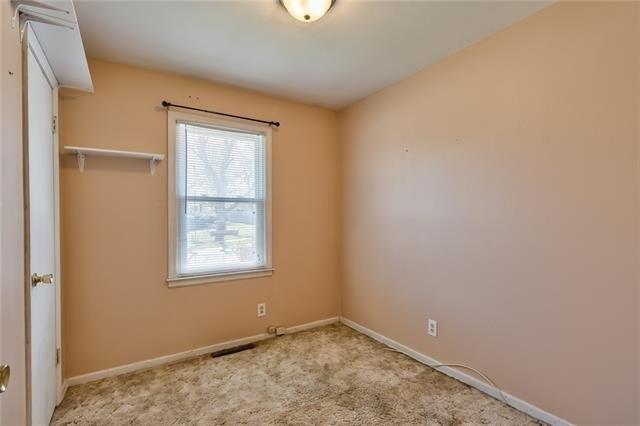 Ne 44th St, Kansas City, MO 64117