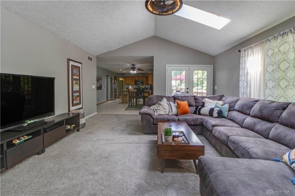 Springdale Lake Dr, Cincinnati, OH 45246