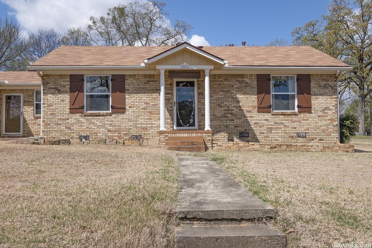 N Cedar St, North Little Rock, AR 72116