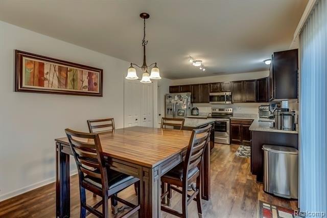 Scarlet Oak Dr, Ypsilanti, MI 48198