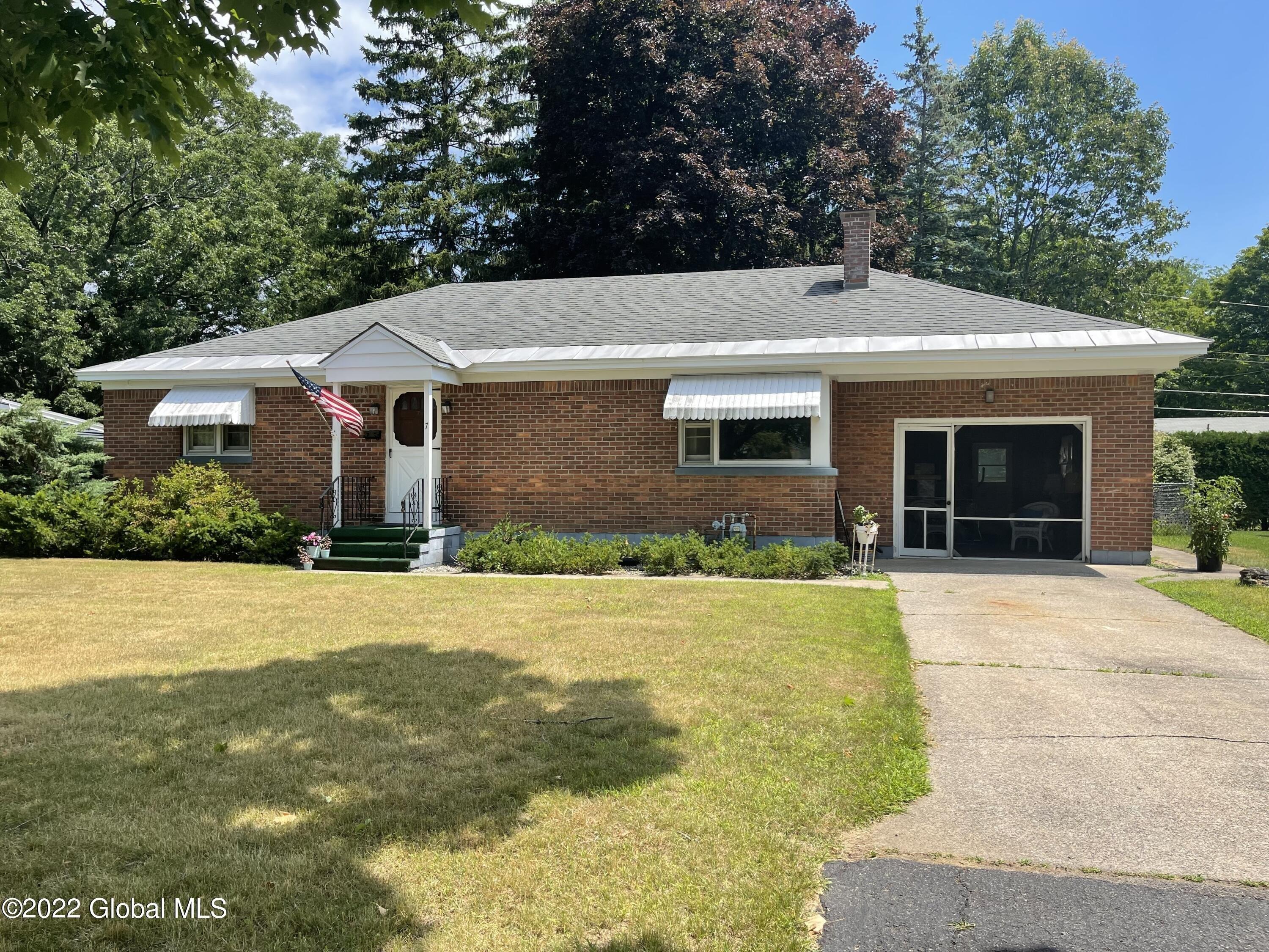 Macarthur Dr, Saratoga Springs, NY 12866