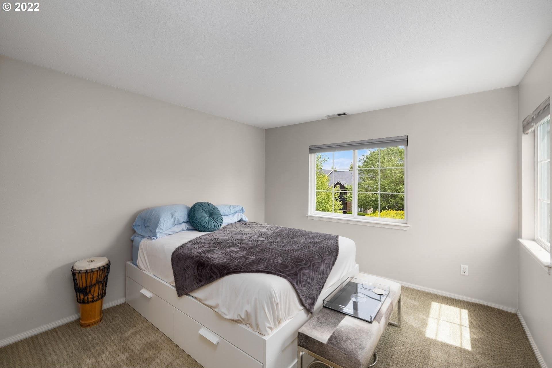 Ne Ashberry Dr, Hillsboro, OR 97124