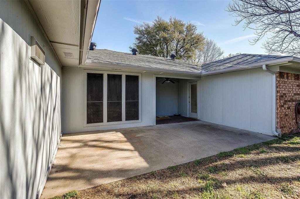Henry Ct, Arlington, TX 76017
