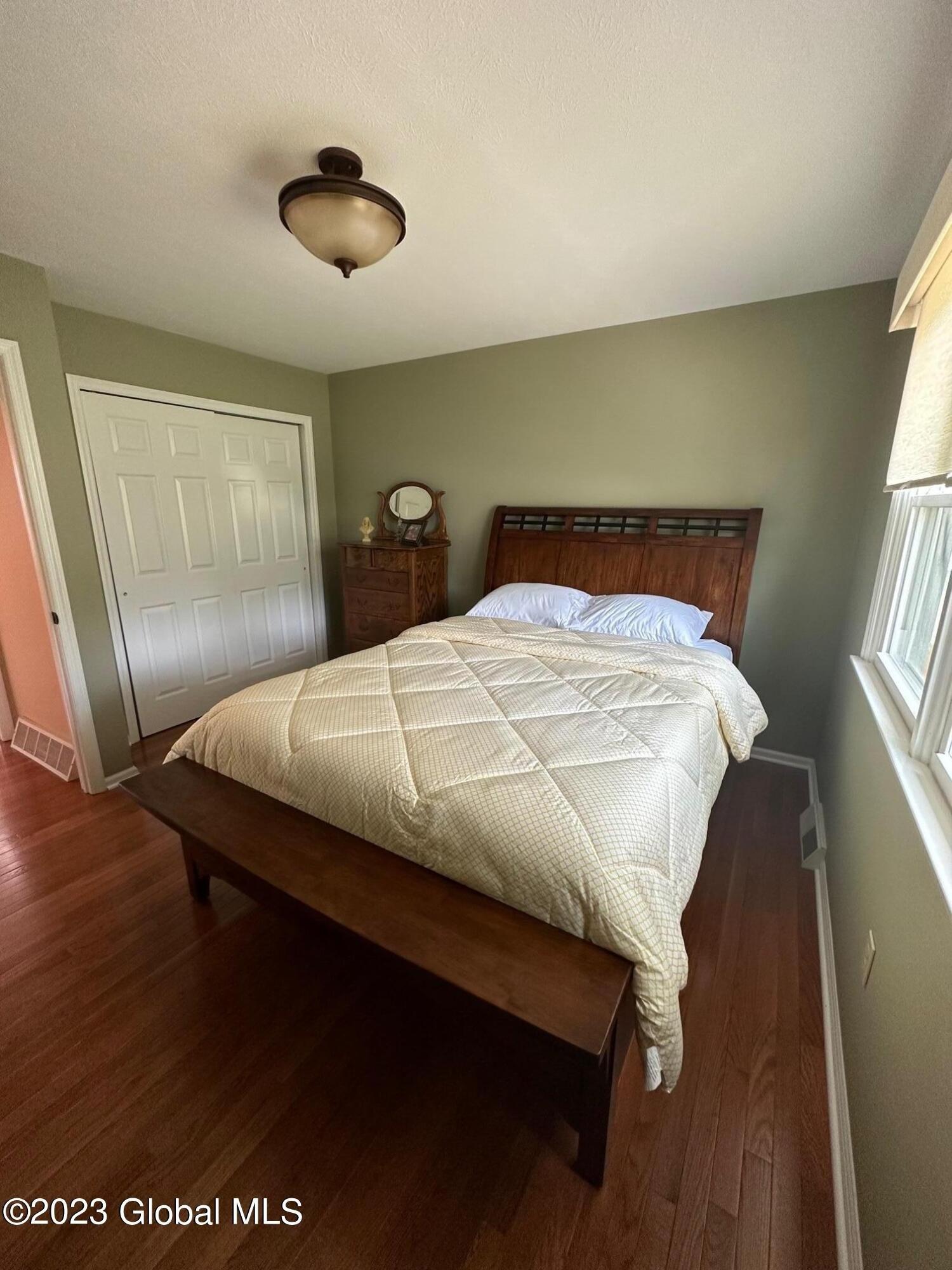 Stonegate Ct, Albany, NY 12205