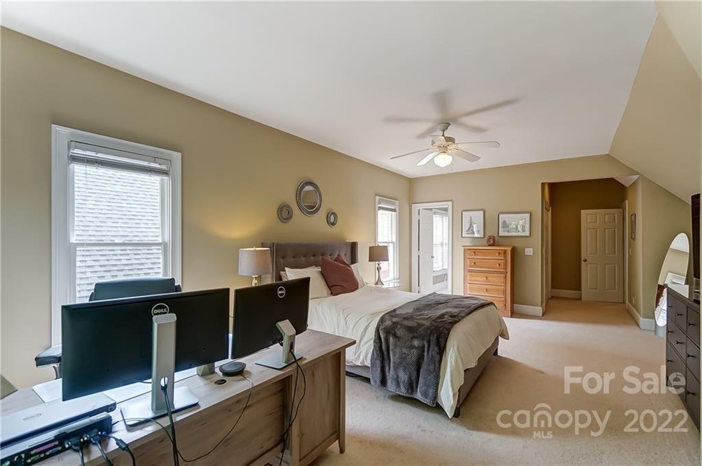 Sharon Commons Ln, Charlotte, NC 28210