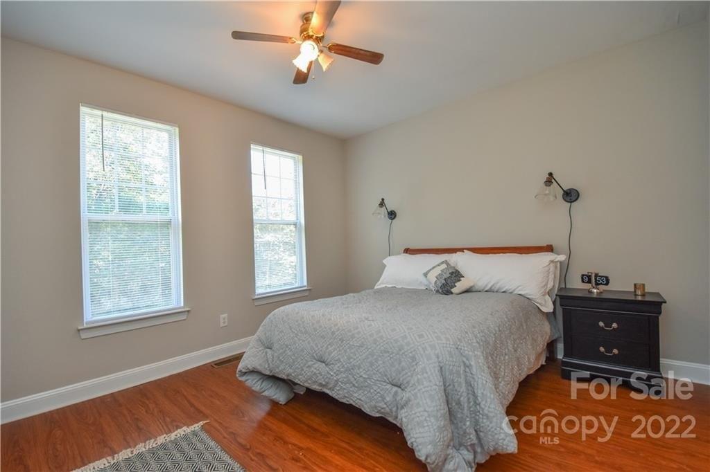 Mallard Park Dr, Charlotte, NC 28262