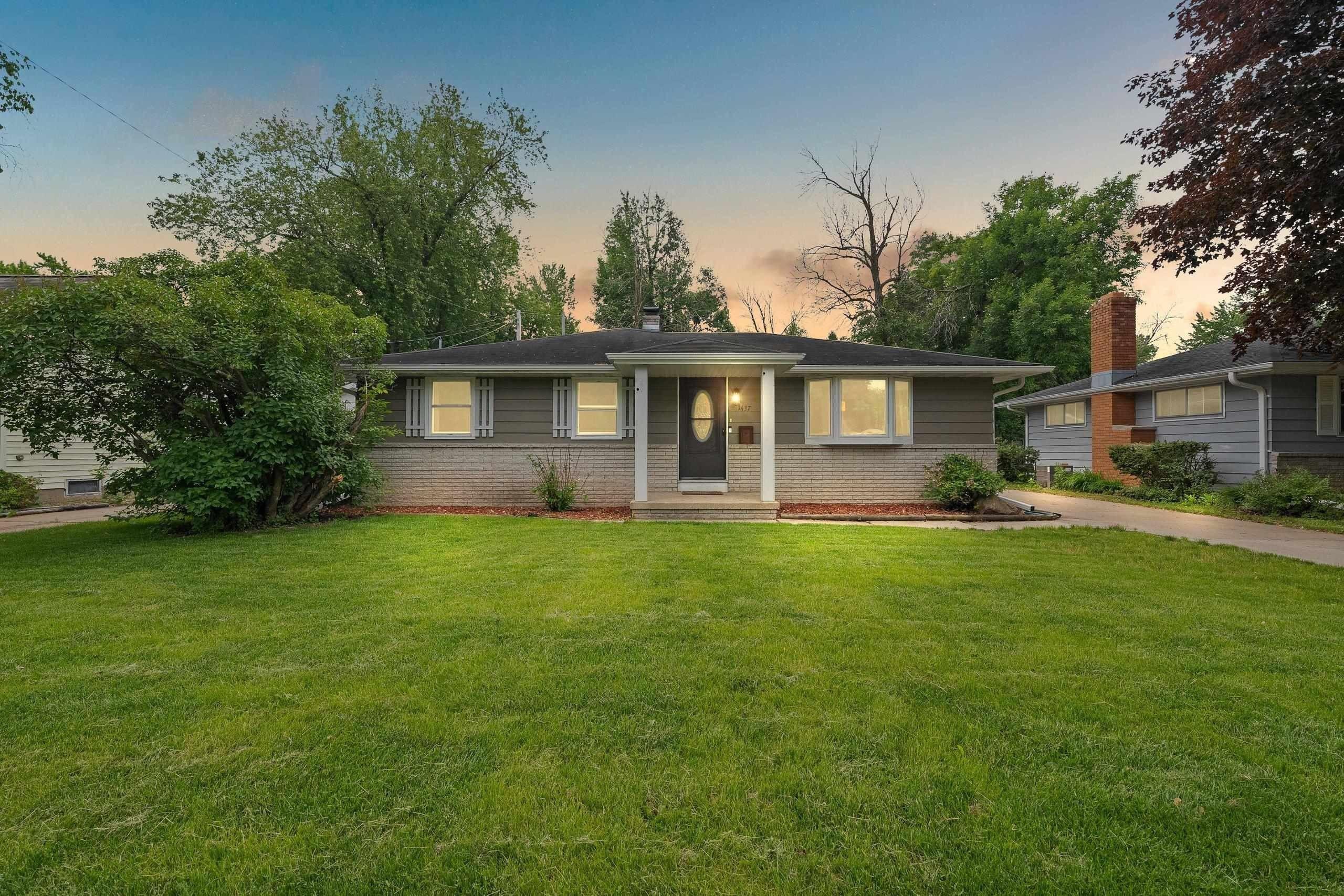 E Glendale Ave, Appleton, WI 54911