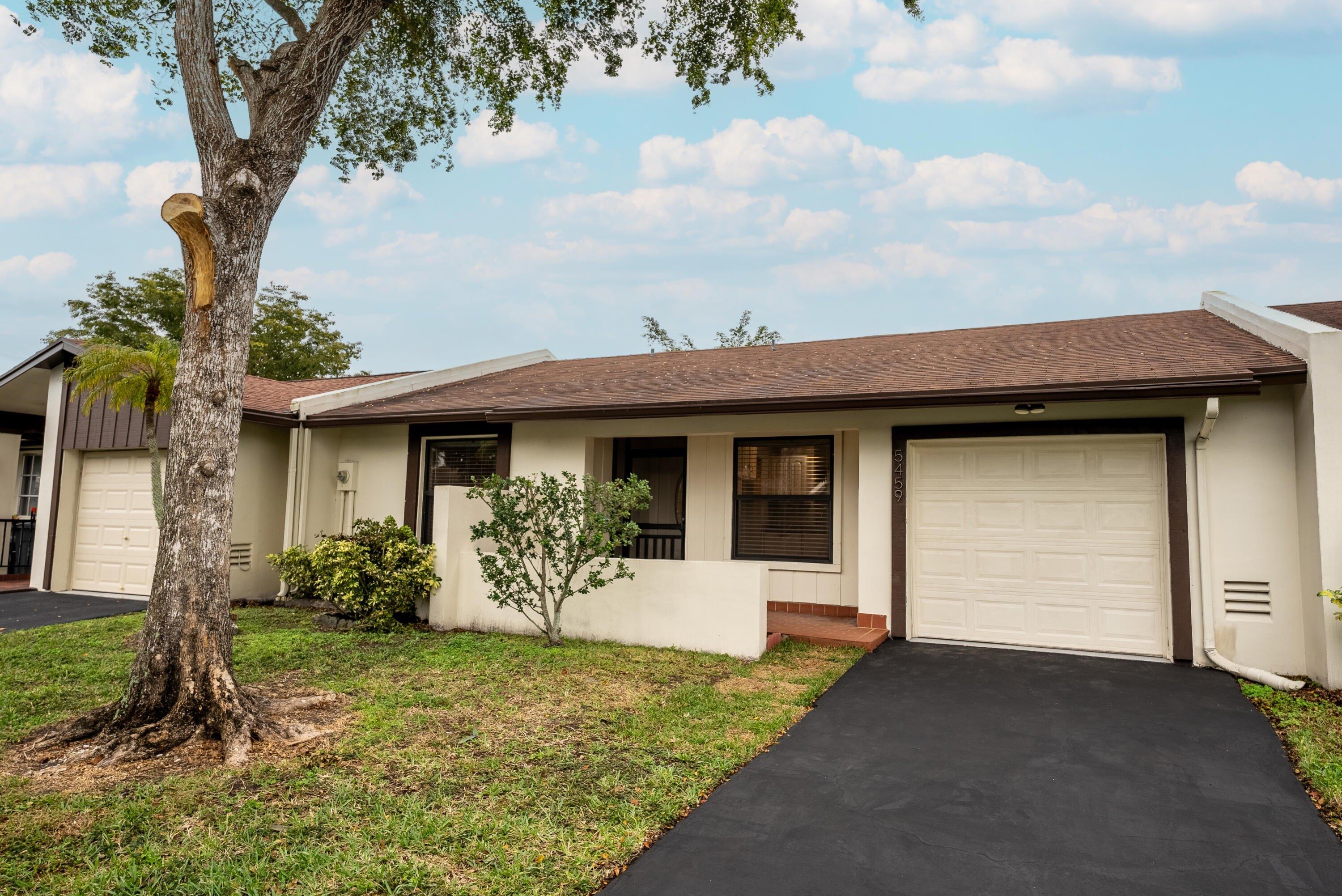 Laurel Oak St, Delray Beach, FL 33484