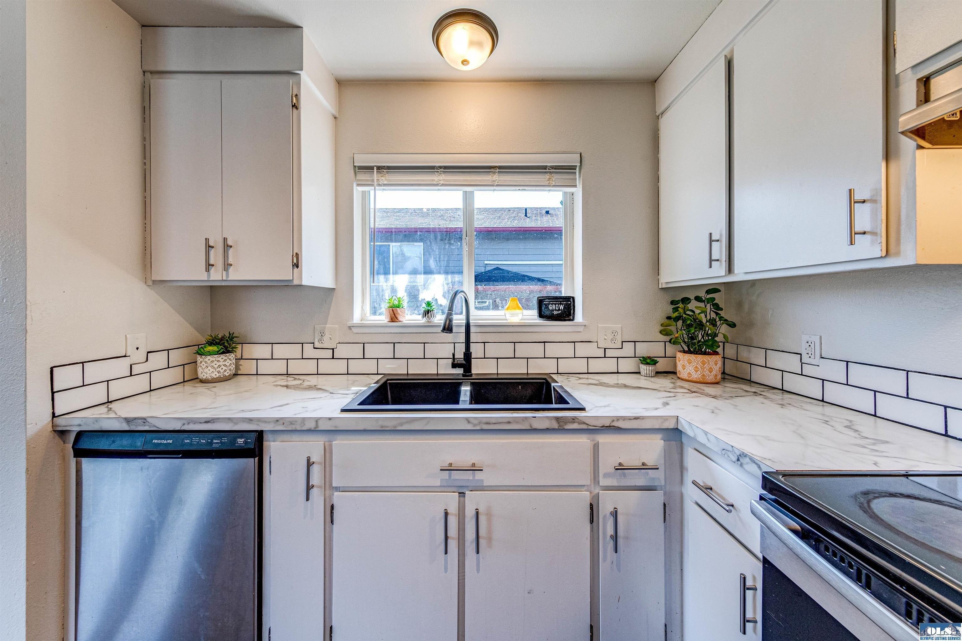 W 12th St, Port Angeles, WA 98363