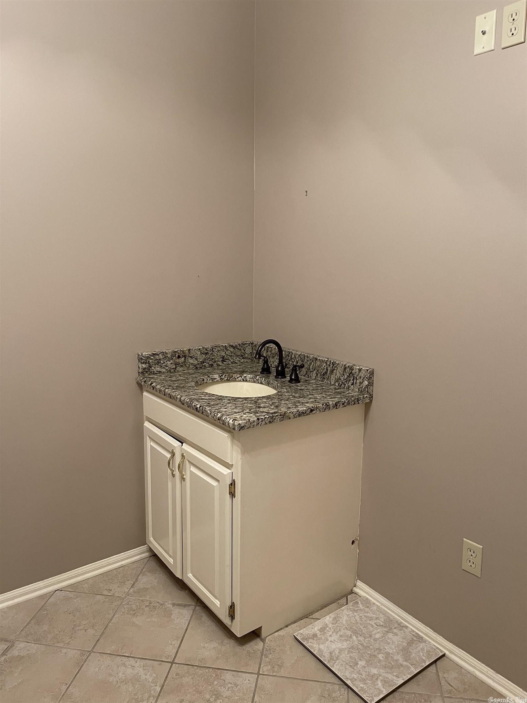 Oak Ridge Ln, Searcy, AR 72143