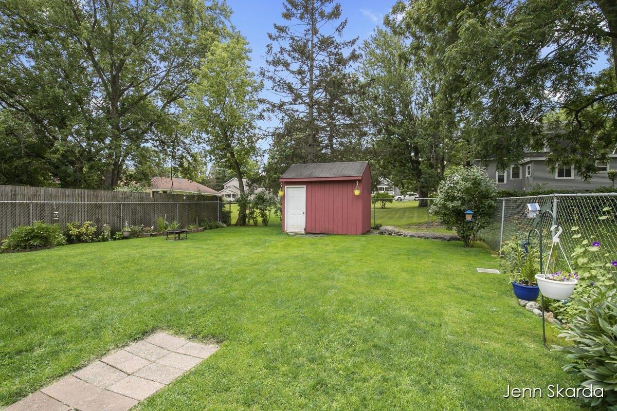 Stowell St Nw, Comstock Park, MI 49321