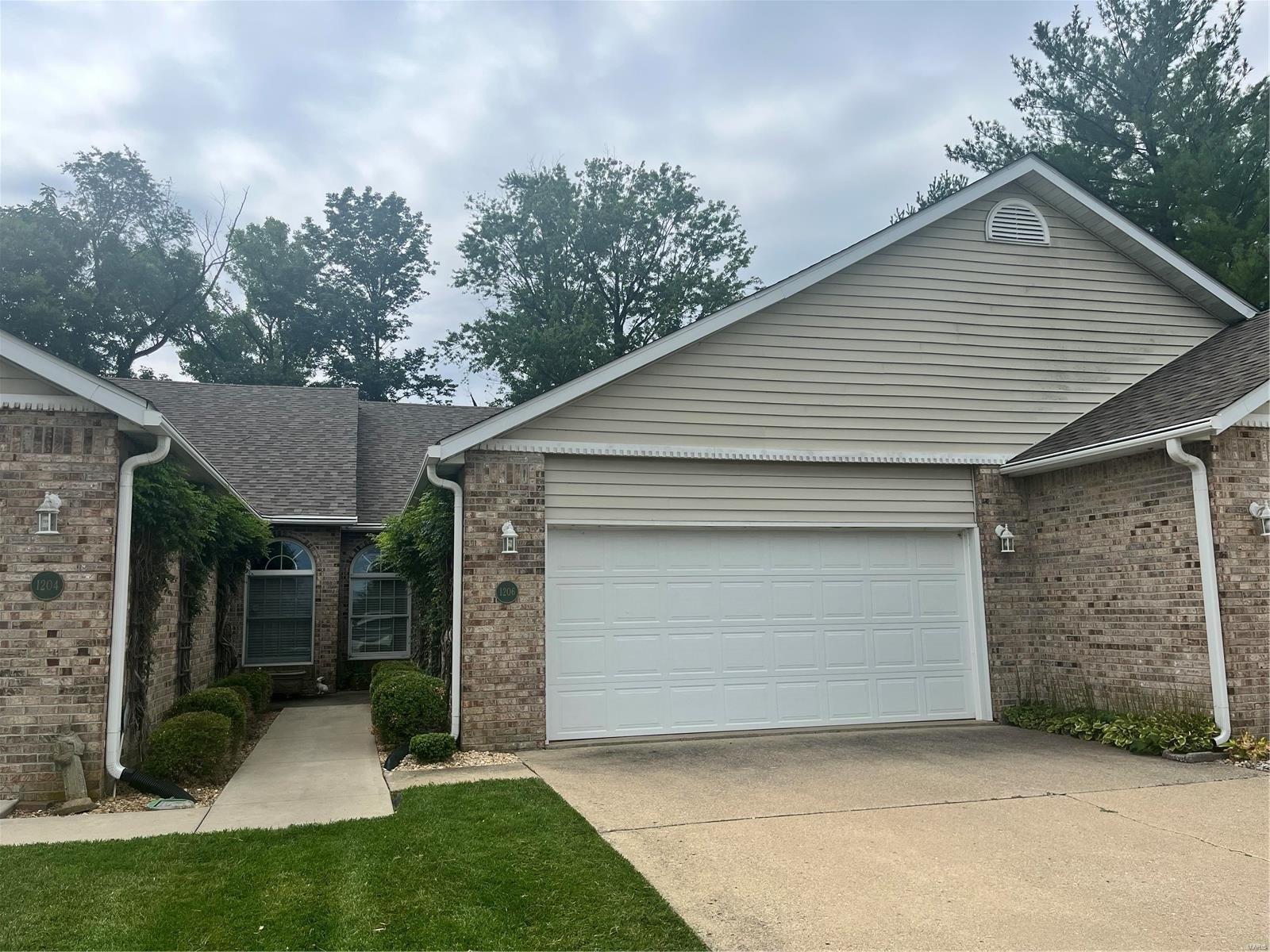 University Dr, Edwardsville, IL 62025