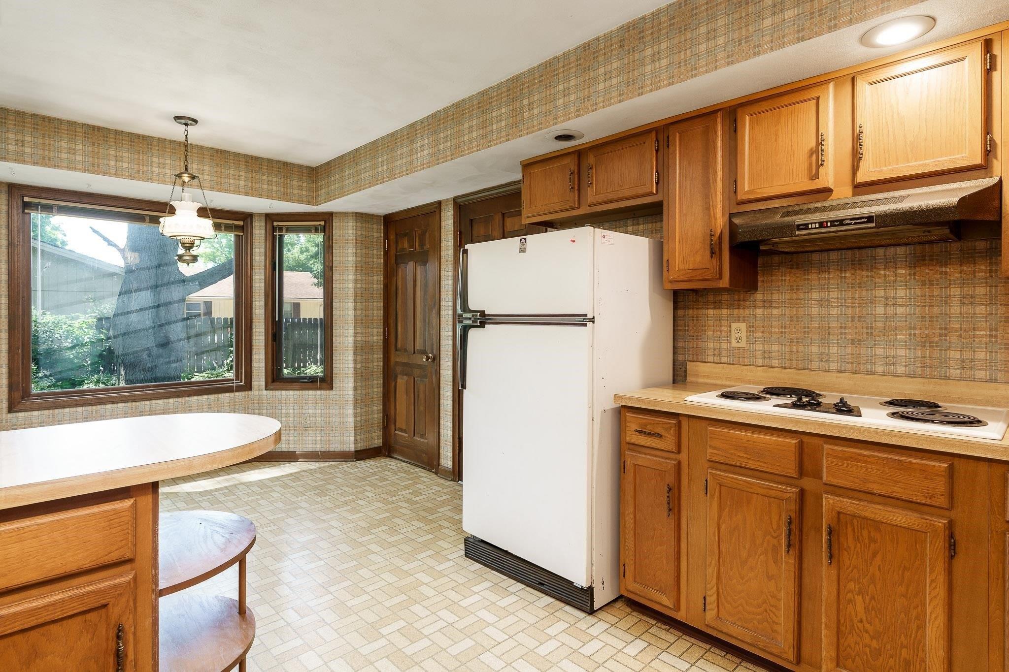 Arbutus Rd, Rockford, IL 61107