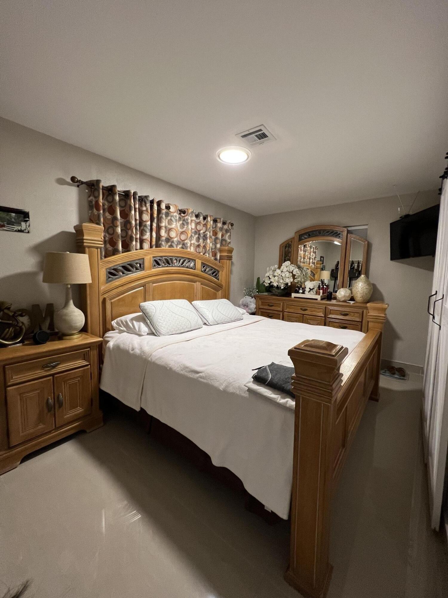 Frost Rd, Palm Springs, FL 33406