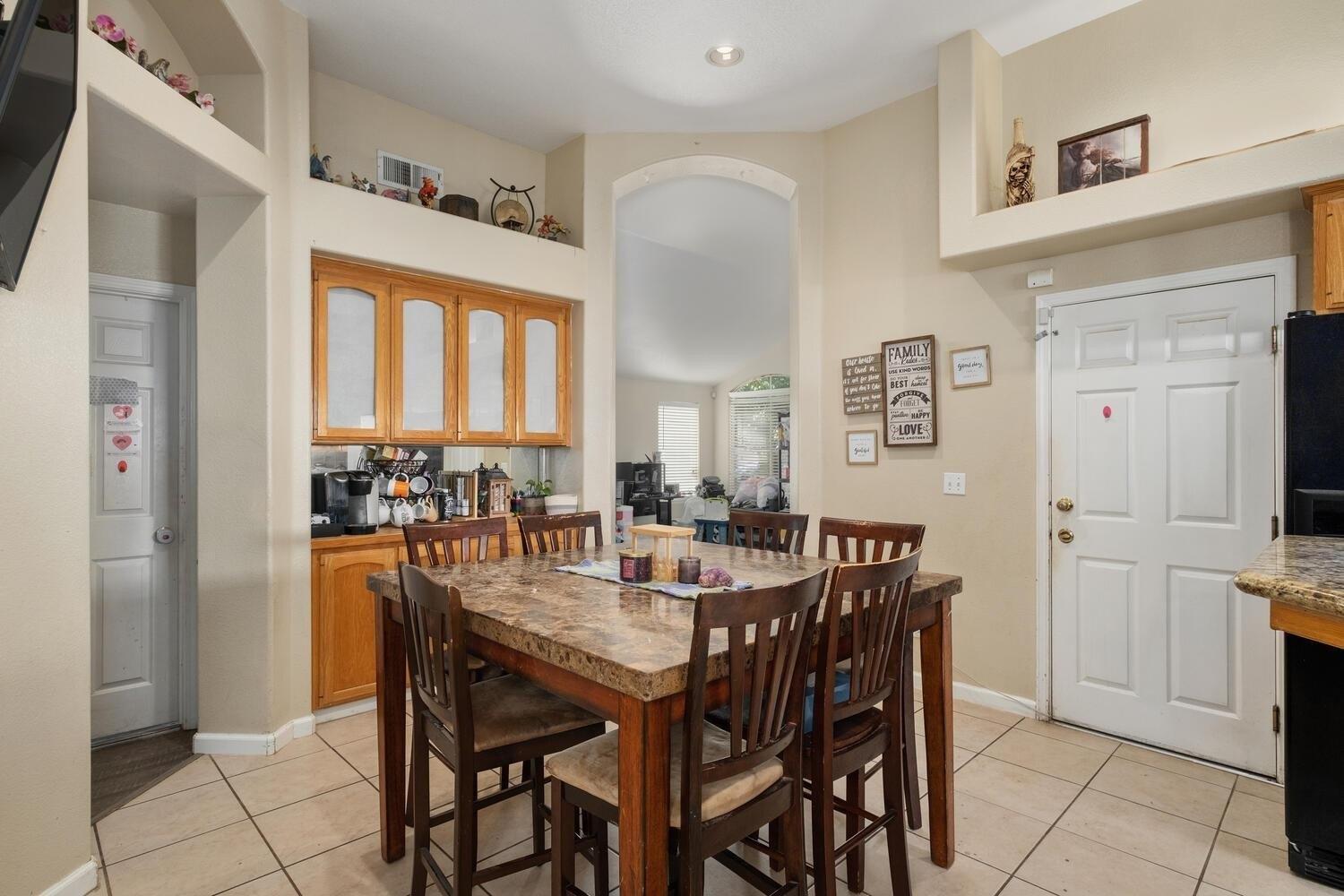W Sample Ave, Fresno, CA 93722