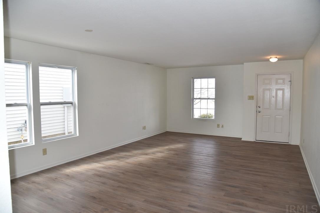Curlew Ln, Greenwood, IN 46143