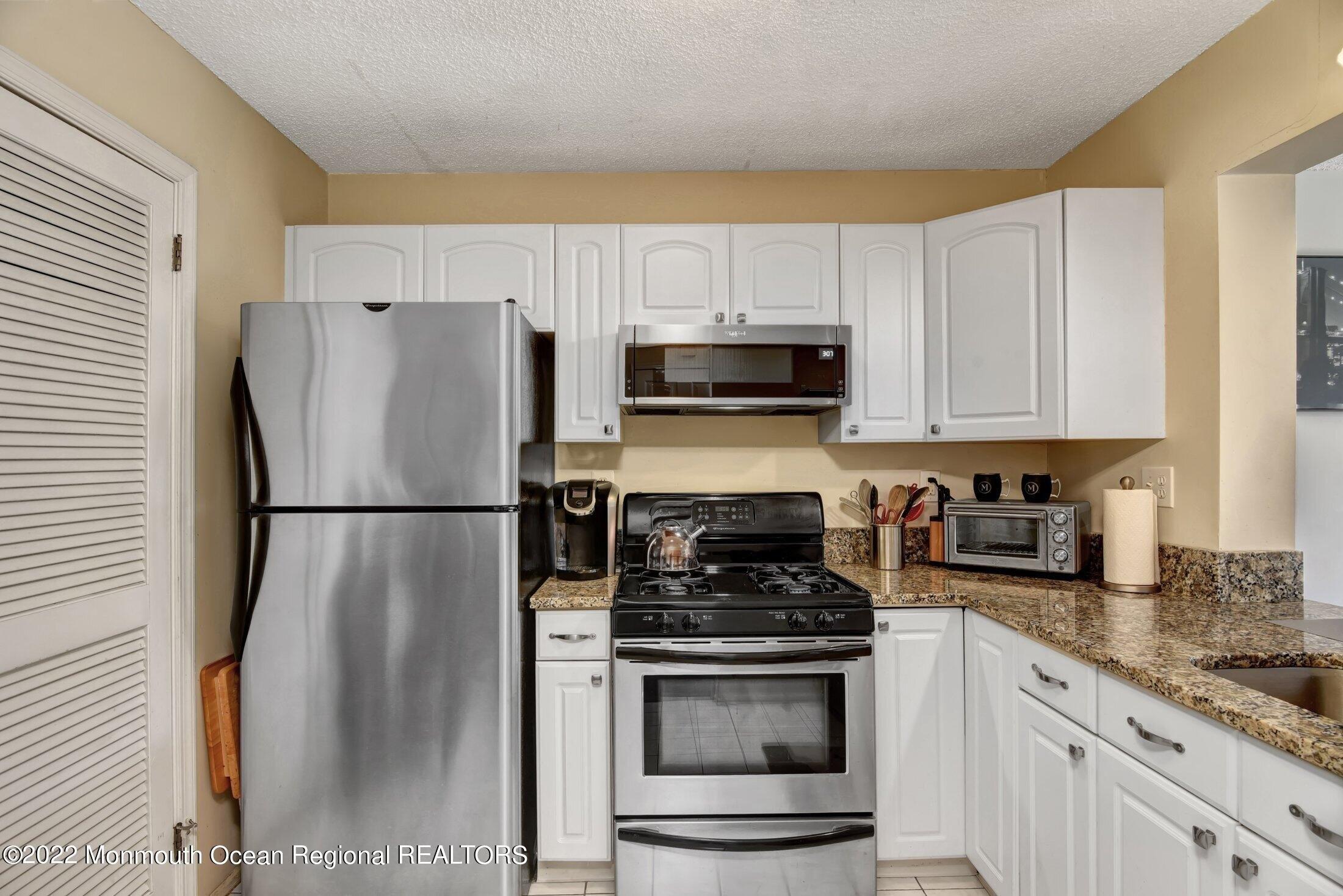 Richmond Ct, Tinton Falls, NJ 07712