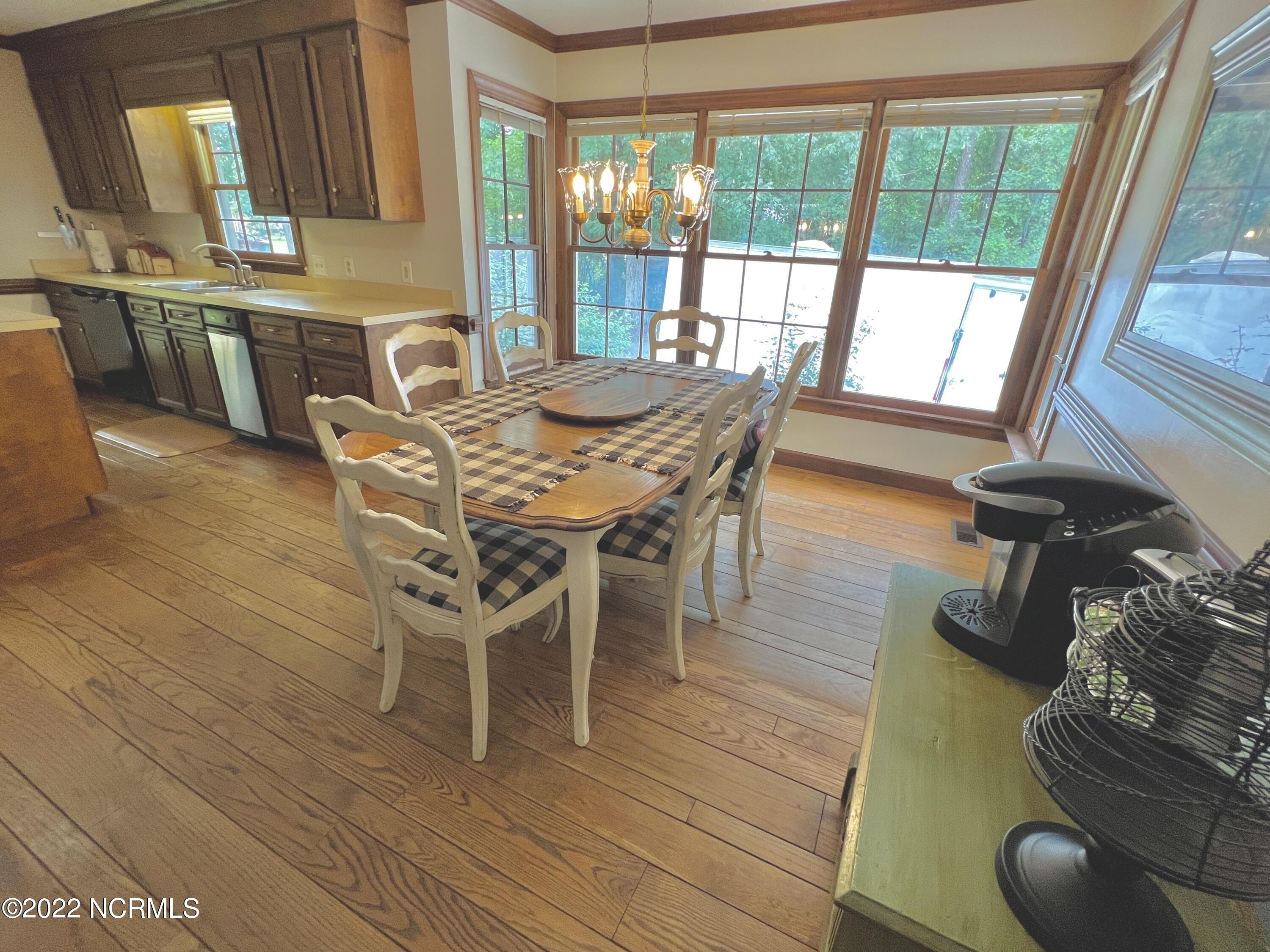 Dogwood Ln, Kinston, NC 28504
