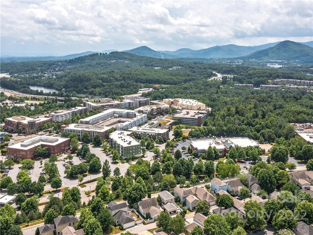 Leucothoe Ln, Asheville, NC 28803