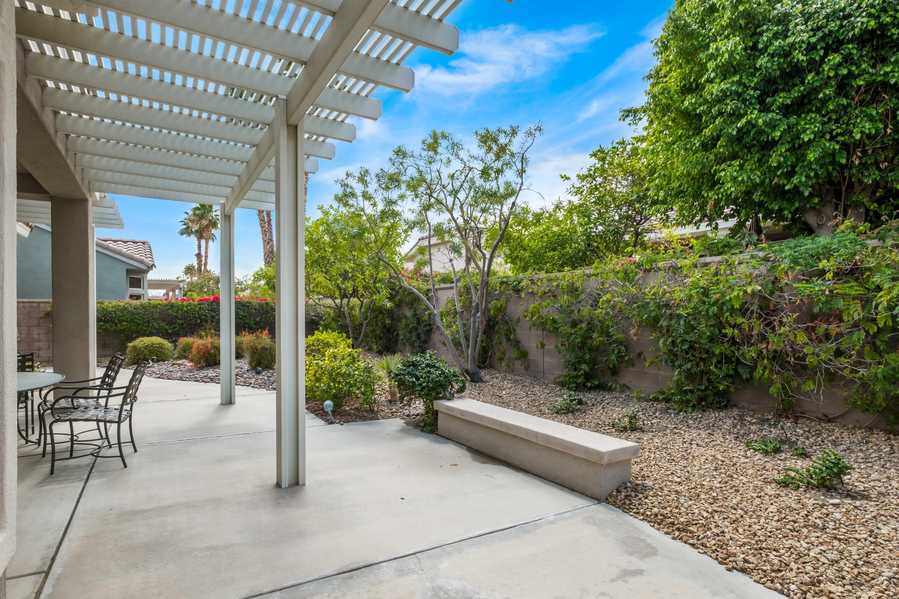 Bent Palm Dr, Palm Desert, CA 92211